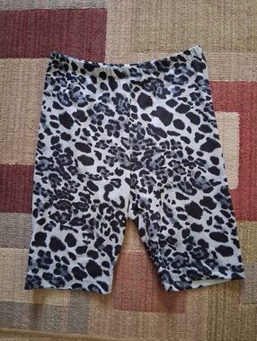 Women's Zenana leopard print biker shorts
